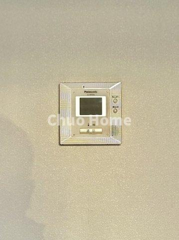 葛飾区東水元4丁目中古住宅のセキュリティ|【モニターホン】誰が来たかすぐにわかるカラーモニター付きインターホン。通話ボタンを押すまでは室内の音は漏れていませんので相手を確かめてから応対できます。