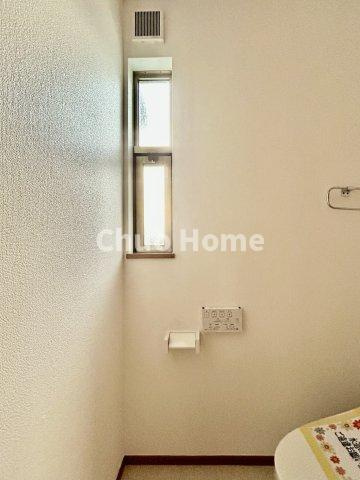 葛飾区東水元4丁目中古住宅の内装|【ウォシュレット】清潔に使いたいお手洗いには最適な設備です。もちろんウォームレットも標準装備です。