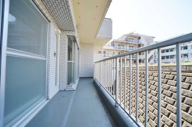 ホーユウパレス横浜羽沢★仲介手数料無料★（上星川小学校・保土ヶ谷中学校）のバルコニー