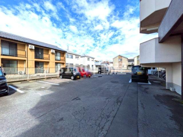 サンテラス88の駐車場