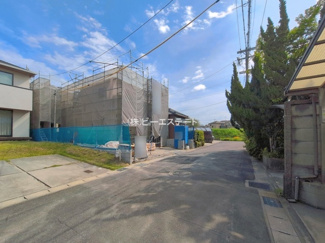 【前面道路含む現地写真】