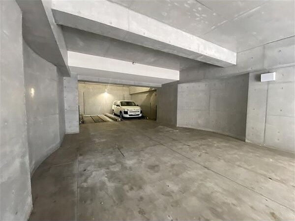 プロシード神戸元町の駐車場