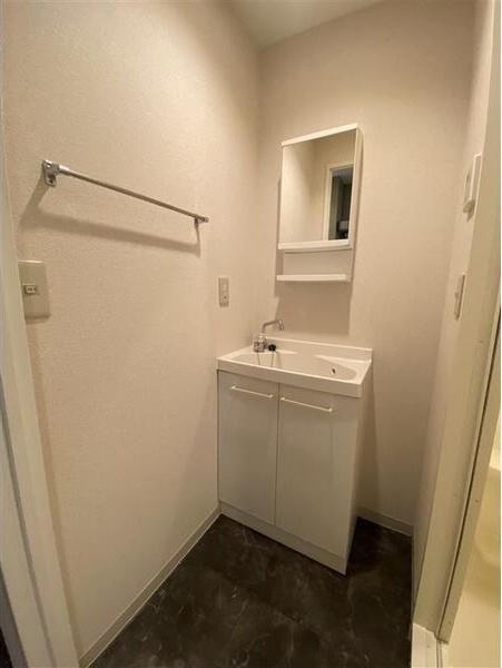 プロシード神戸元町の独立洗面台|同物件別部屋写真