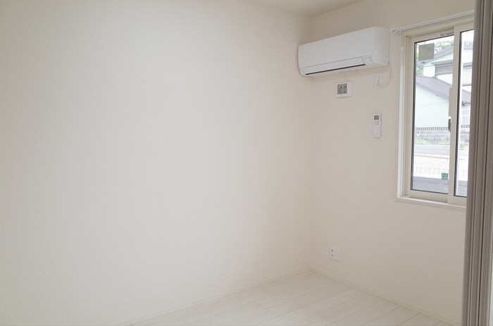 Ｄ－ｒｏｏｍ門前の洋室