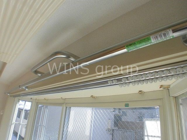 世田谷区千歳台２丁目の賃貸マンションのバルコニー|室内物干しフック付いてます