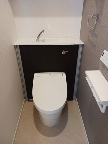 フェアリーＡのトイレ|落ち着いた色調のトイレです