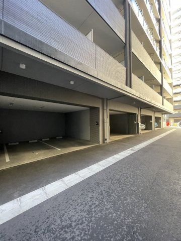 プレサンス神戸セレスティアの駐車場