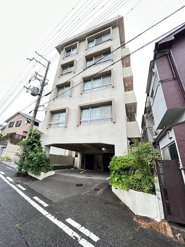 栄マンションの外観