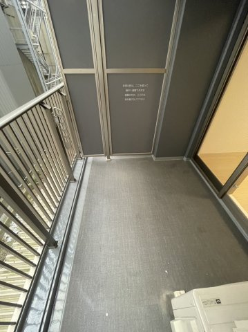 アーバネックス心斎橋のバルコニー|外からの目が気にならないバルコニーで洗濯物が干せます