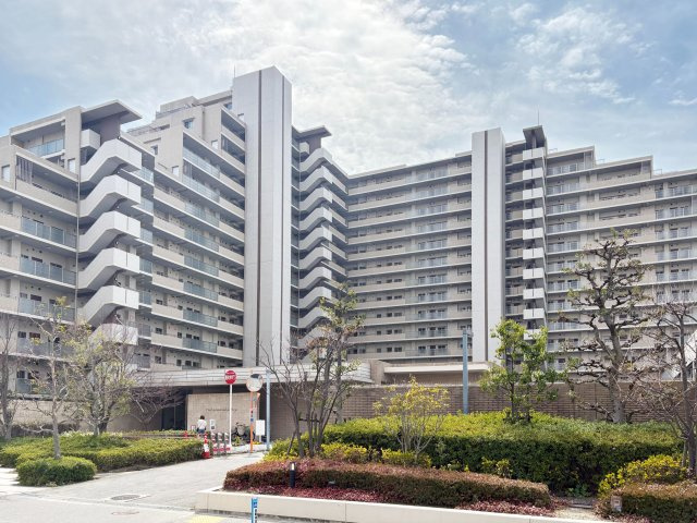 宝塚エリーの外観|阪急「宝塚」駅バス12分×5階部分、南西向き4LDK！陽当たり、眺望良好のお家で新生活を始めませんか？皆様からのご連絡を心よりお待ちしております。