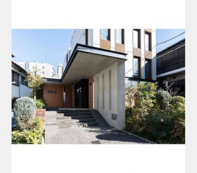【外観】 | ライトテラス中野坂上 | 鉄筋コンクリート造のがっちりとした建物。