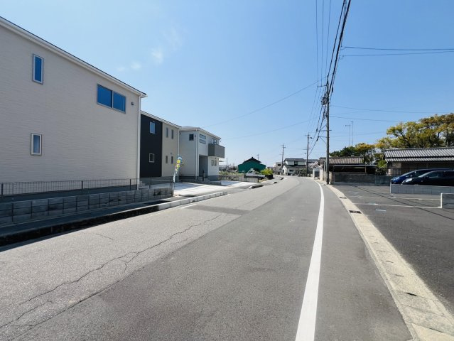 碧南市照光町五丁目1番『仲介手数料無料』新築戸建ての前面道路含む現地写真