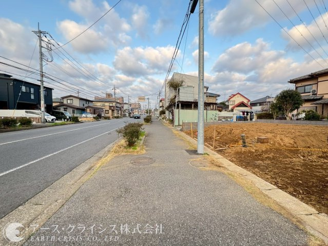【前面道路含む現地写真】 | 柏市豊上町 | 風と光がやさしく巡る。朝のコーヒーも、午後の読書も、家族の団らんも、ぜんぶ光に包まれる時間。そんな日々をデザインしませんか♪