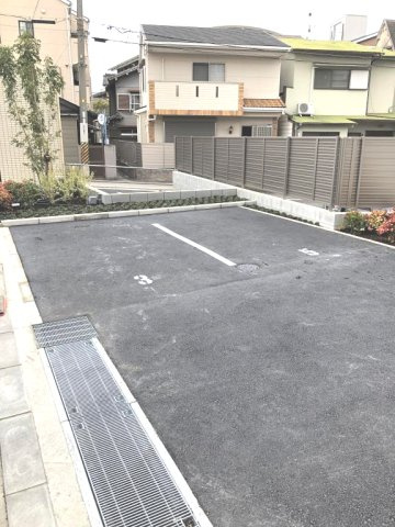 グランディールSUEHIROの駐車場
