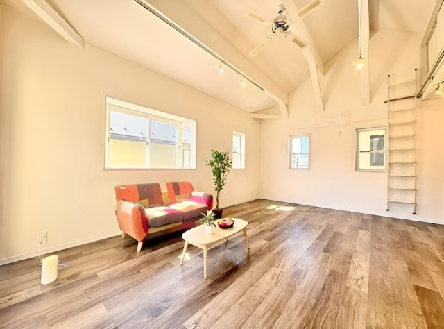 板橋区舟渡2丁目　30帖LDK×カフェライク　大型リフォーム戸建の居間・リビング