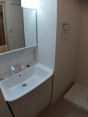 【洗面所】 | メゾンドアポロン | 忙しい朝には欠かせない洗面所です