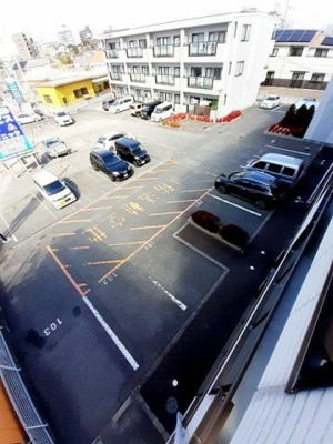 【駐車場】 | ロワイヤル大久保 | 駐車場です
