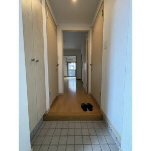 アブレスト野間の玄関|【西鉄高宮駅近く】広々玄関♪シューズボックス、収納が豊富です。