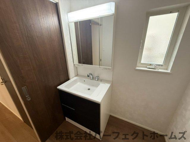 香里ケ丘8丁目戸建の独立洗面台|独立洗面台です