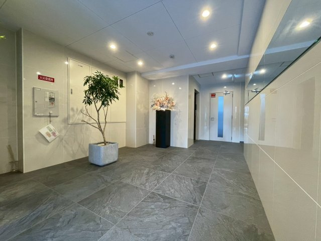 アートレジデンス上町のロビー