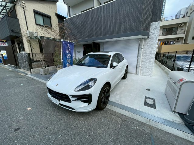 アートレジデンス上町の駐車場