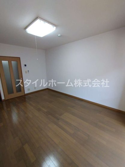 【内装】 | ベルシャイン | 別部屋写真です。