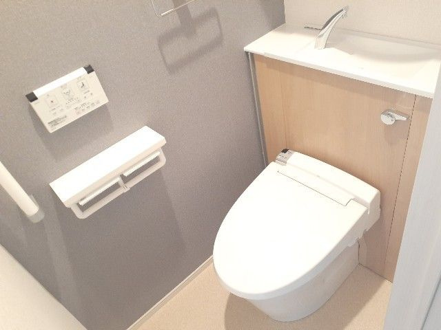 プランドール日比野のトイレ|ゆったりとした空間のトイレです