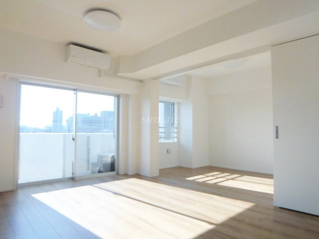 Ｌａ　Ｄｏｕｃｅｕｒ志茂の居間・リビング|日当たりのよいリビングです☆