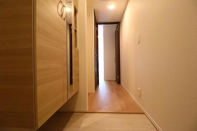 グラナーデ新宿の玄関