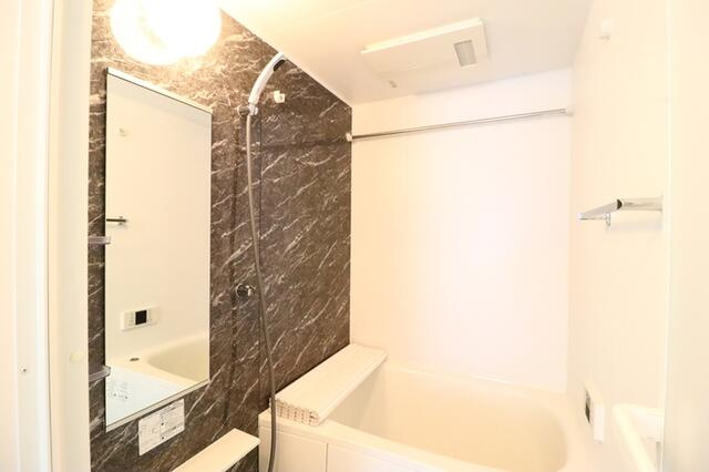 グラナーデ新宿の浴室