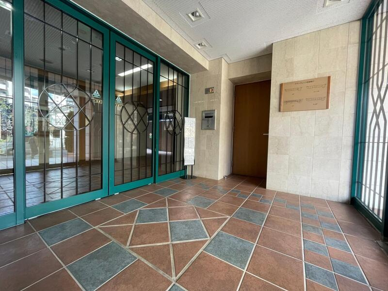 グランプレイズ宝塚南口のエントランス|ゆとりのあるエントランスです