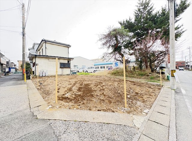 【外観】 | 志木市下宗岡4丁目　新築一戸建住宅　全1棟　(志木本店) | 販売現地／2026年3月13日撮影　
南西6.1ｍ×北西4.2ｍ道路に面した開放的な角地