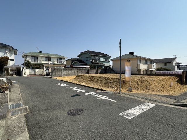 神戸市西区中野２丁目土地A号地の前面道路含む現地写真