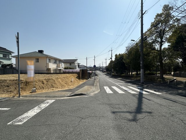 神戸市西区中野２丁目土地A号地の前面道路含む現地写真
