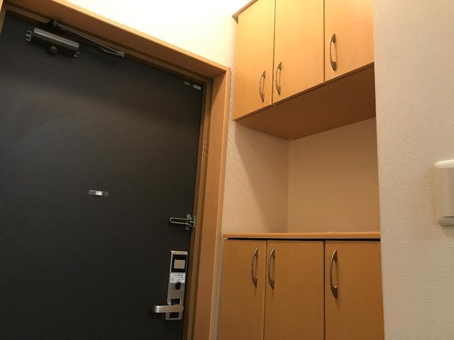 サンハイムの玄関|明るい玄関です
