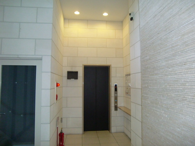 W.O.B.ROKKOHMICHIのエントランス|エレベーター