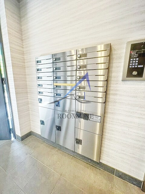 プラウドクリアのその他共用部分|集合ポストと宅配ボックスです。