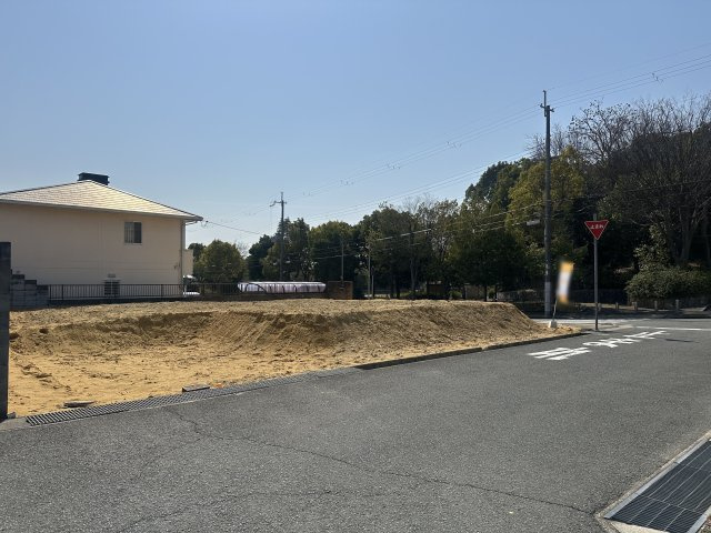 神戸市西区中野２丁目土地Ｂ号地の前面道路含む現地写真