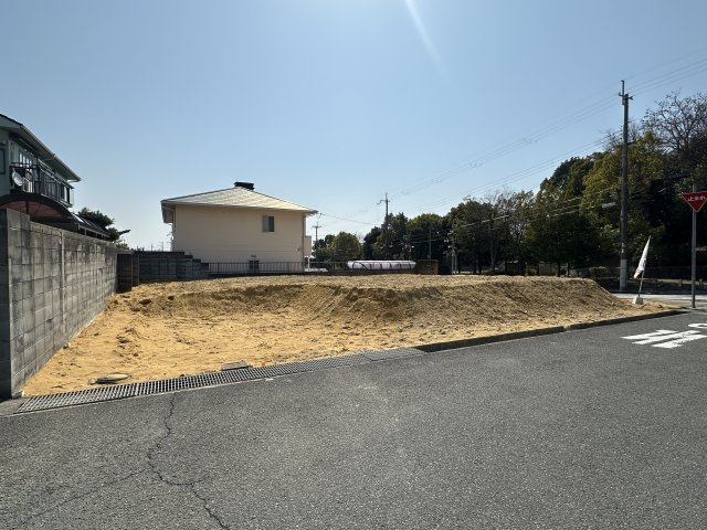 神戸市西区中野２丁目土地Ｂ号地の前面道路含む現地写真
