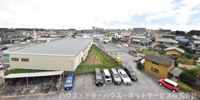 クレセントコートおおたかの森の駐車場