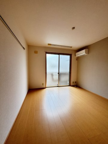 グローリア若葉台の居間・リビング