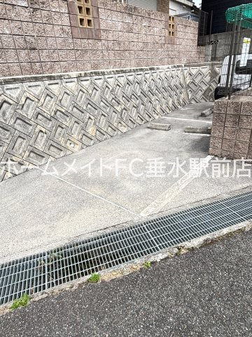 グローリア若葉台の駐車場