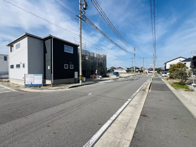 碧南市伊勢町1-71-1、71-2、71-3、71-4、72、76『仲介手数料無料』新築戸建ての前面道路含む現地写真