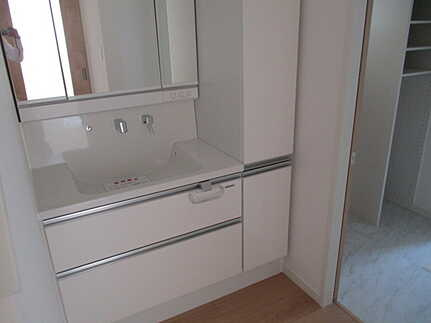 廿日市市上平良字郡塚の独立洗面台