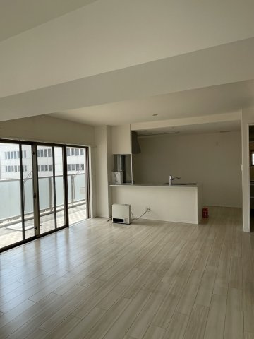 アルファステイツ千舟町通りの居間・リビング|19.9畳のLDKです。東南角部屋なので採光良好です