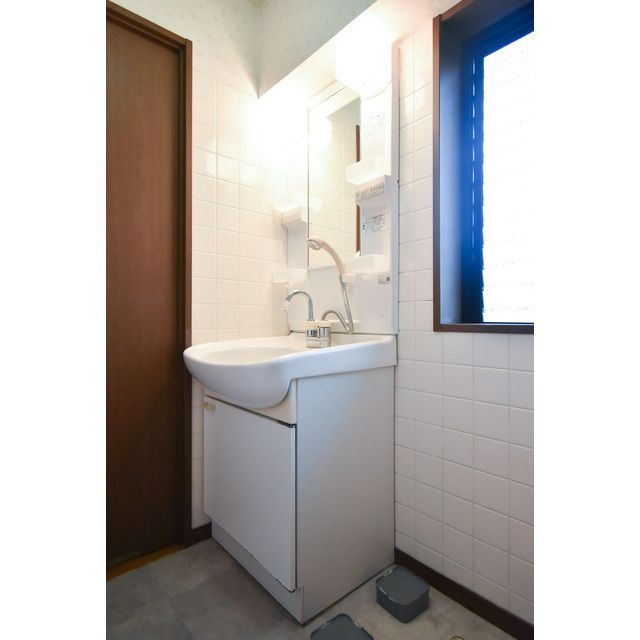 ペルソナ西町の洗面所|明るい洗面所です★