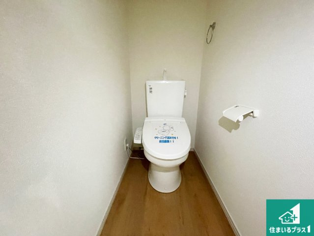 亀岡市余部町天神又　第6期　新築一戸建てのトイレ|1・2階の2ヶ所にあるので、朝の忙しい時間の順番待ちもなく、深夜の利用にも大変便利です。