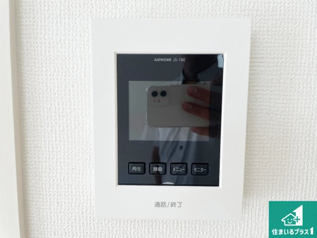 亀岡市余部町天神又　第6期　新築一戸建ての防犯設備|カラーモニターインターホン！声だけでなく来訪者の姿や顔がモニターで確認できるので、小さなお子様がいらっしゃるご家庭でも安心できます！