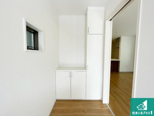 亀岡市余部町天神又　第6期　新築一戸建ての玄関|シューズボックスにはたくさんの靴が収納できるので玄関周りはいつもスッキリ！ご家族が増えても安心！