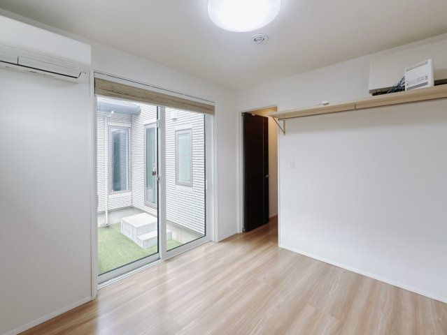 【中古戸建】みどり市笠懸町鹿の洋室|■洋室｜ナチュラルカラーの床です。模様替えなどとても楽しく工夫できます♪陽当たり、風通しもとても良いので毎日快適な生活スタートです！子供部屋にも良いですね♪